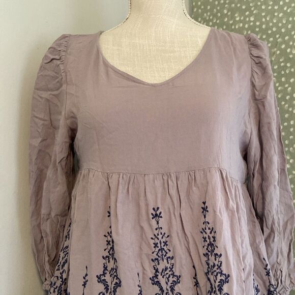 Altar'd State Gray & Navy Blue Embroidered Balloon Sleeve Tunic Blouse Size Med - Picture 2 of 8
